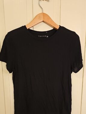 Tahari Black Short Sleeve Crew Neck Tee